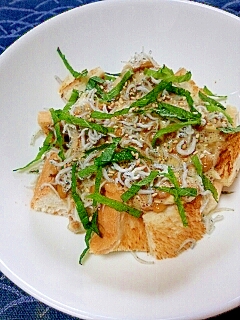 青じそ香る☆大葉＆しらすの納豆トースト♪