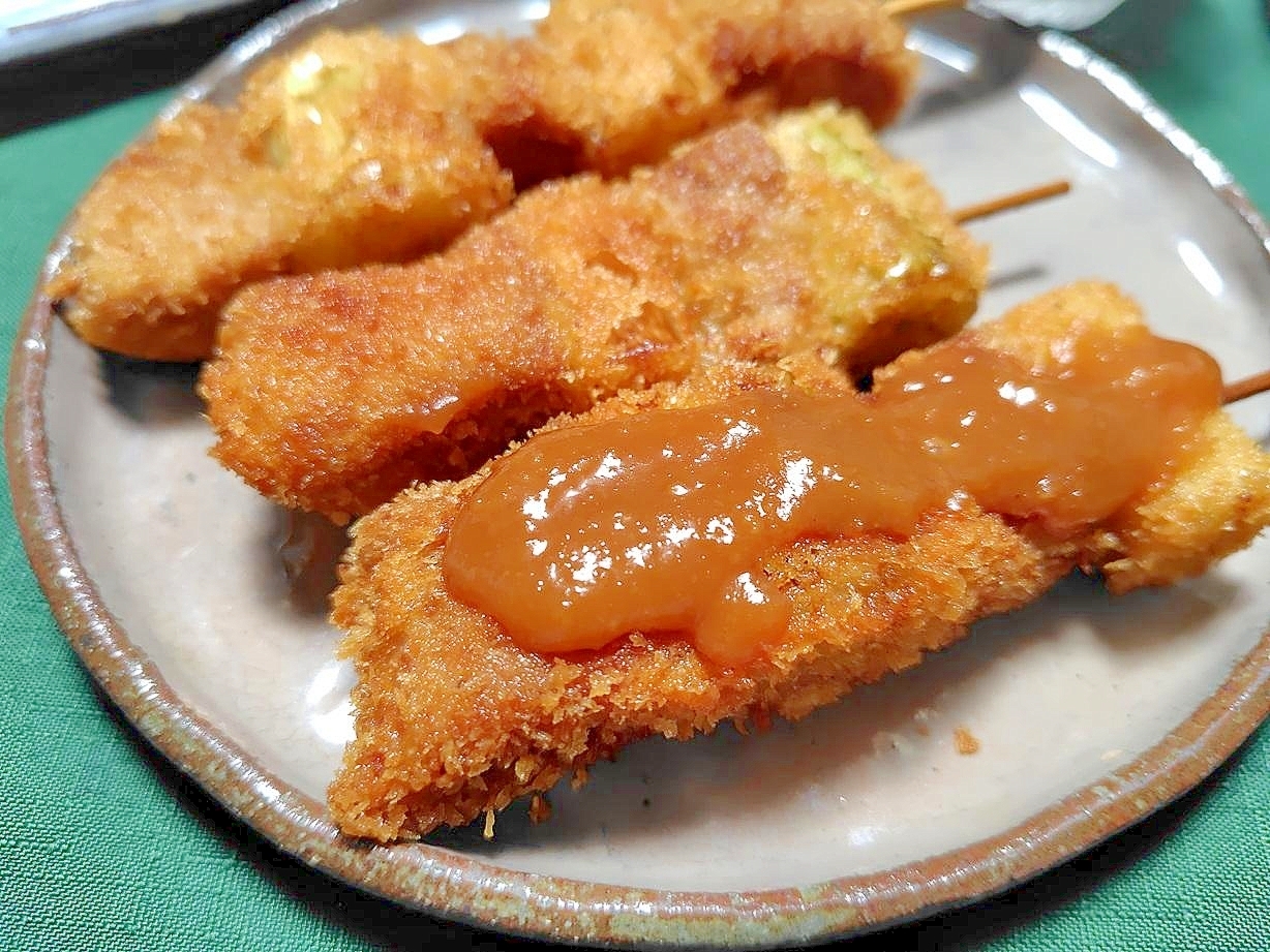 ニンニク風味の味噌タレの串カツ