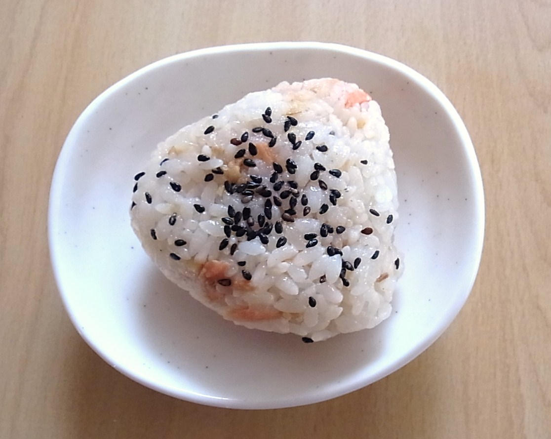 北海道　鮭のしょうが味おにぎり