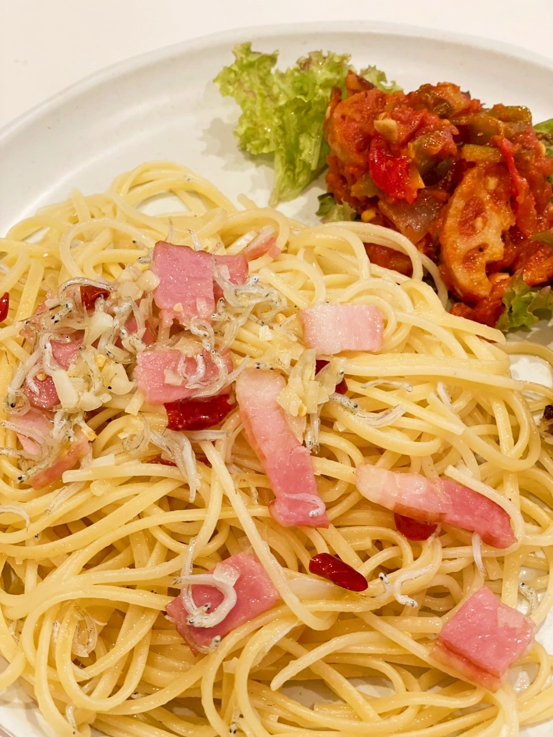 しらすとベーコンの贅沢ペペロンチーノ