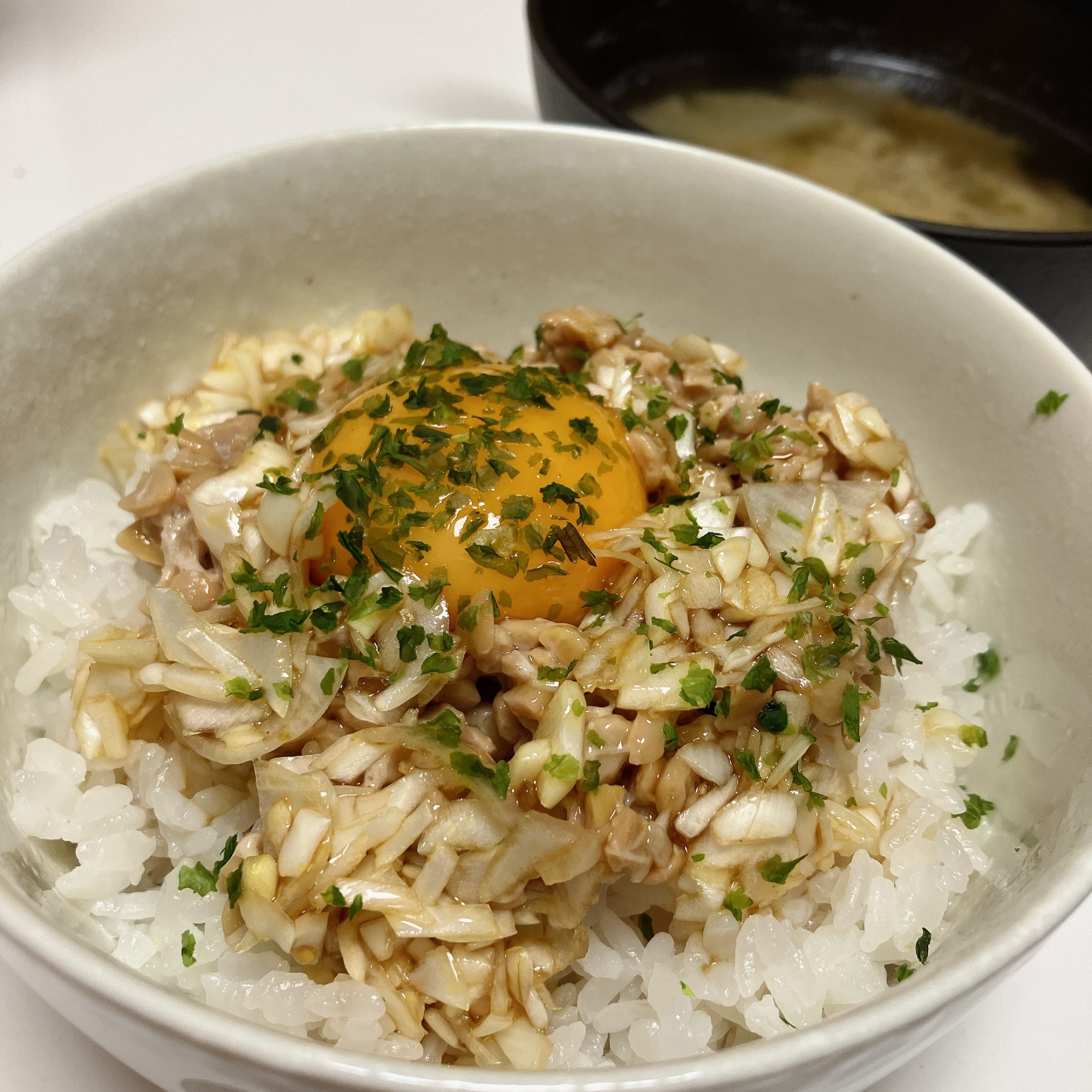 食欲そそる！甘だれひきわり納豆丼