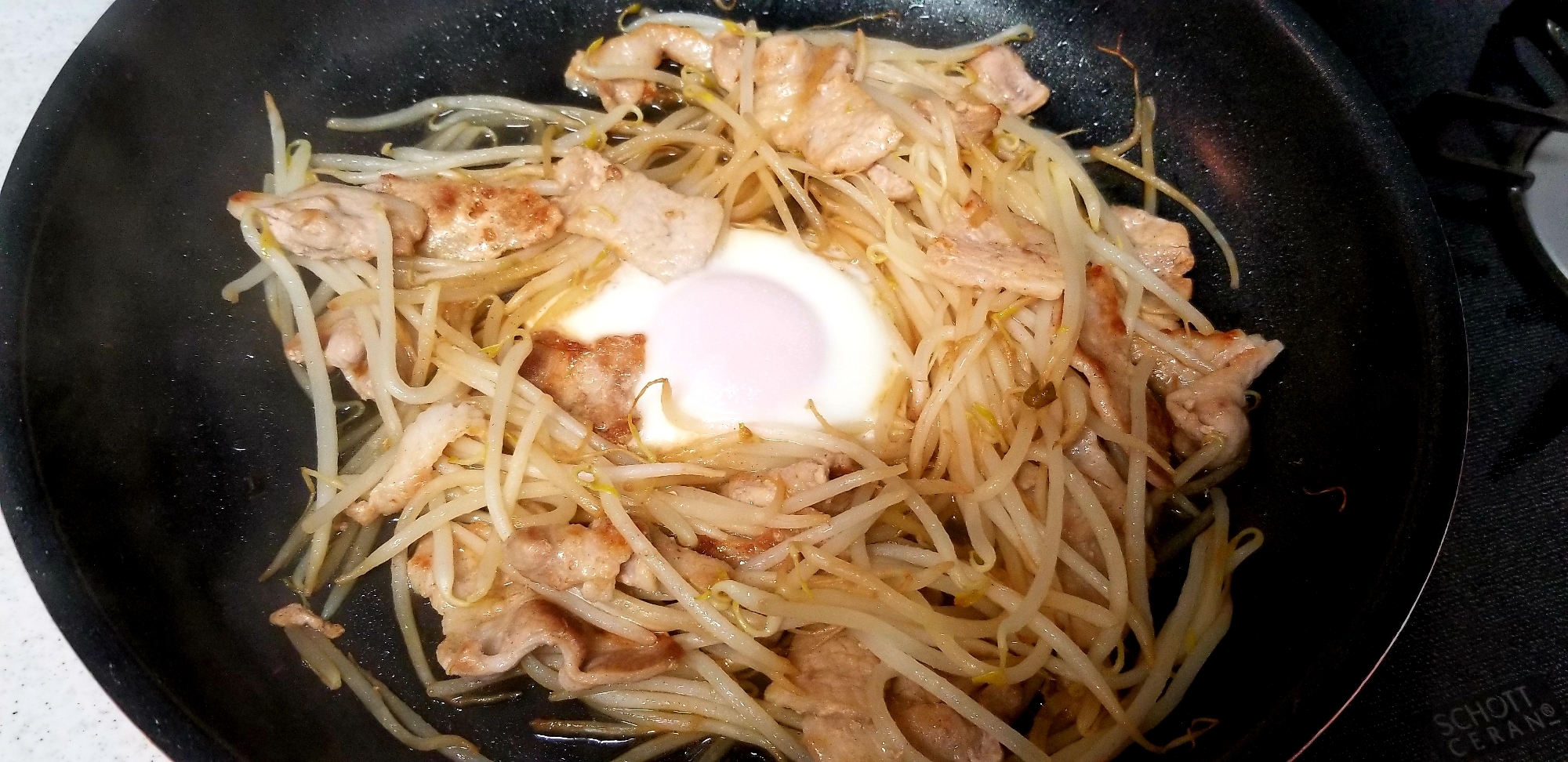 豚もやし炒めの巣ごもり卵 レシピ 作り方 By Janbo 楽天レシピ