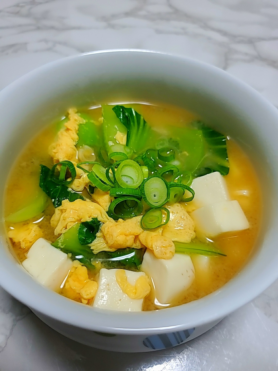豆腐と青梗菜のかきたま味噌汁