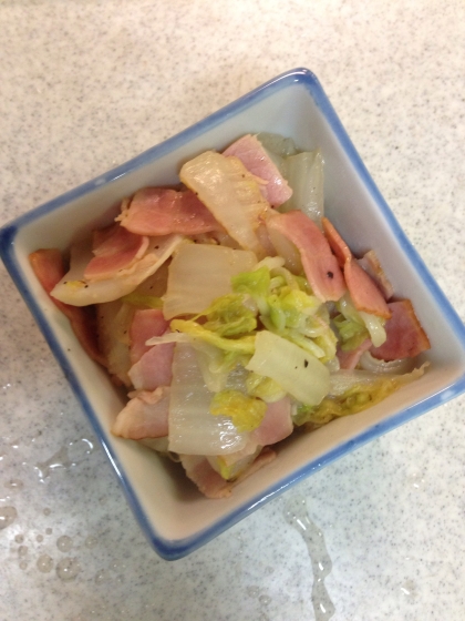 こんばんは☆
副菜に作りました。白菜がベーコンとよく合いますね！簡単でとっても美味しかったです(*^^*)