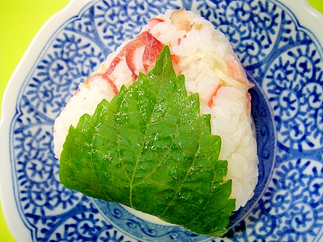 酢飯で♪みょうがとカニカマ大葉のおにぎり