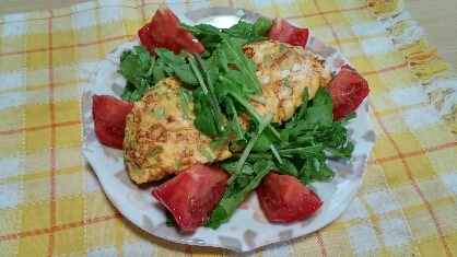 こんにちは♪
朝食のパンのお供に♪彩りが綺麗です♥ルッコラのごまの風味と、ちょっとの苦味がトマトとオムレツの良いアクセントになって、とっても美味しかったです♪