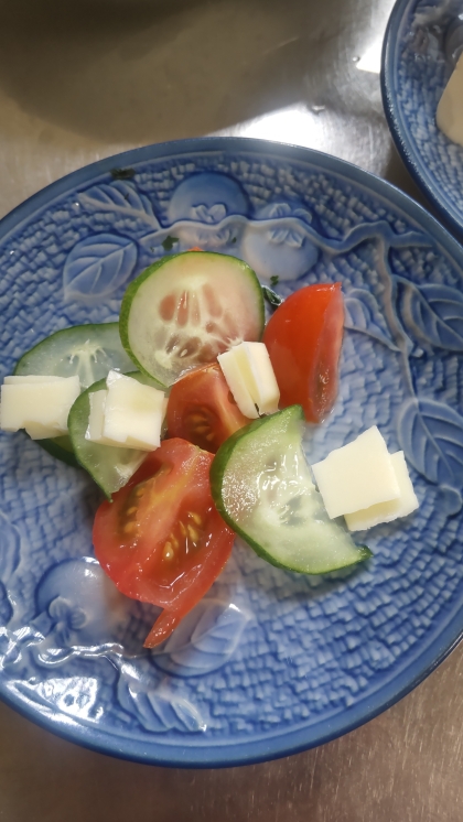 チーズ野菜サラダ