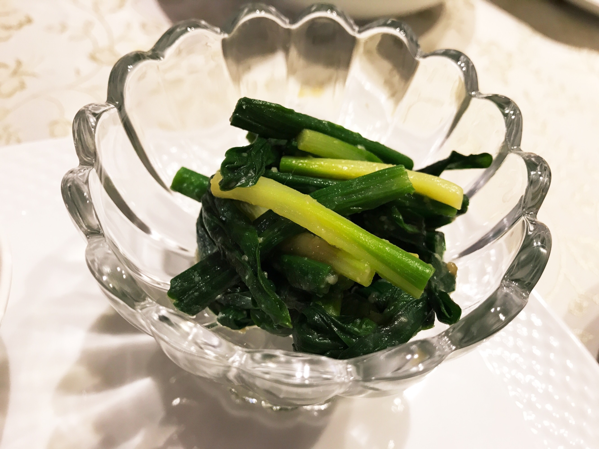 ガラスの器に入った行者にんにくの酢味噌和え