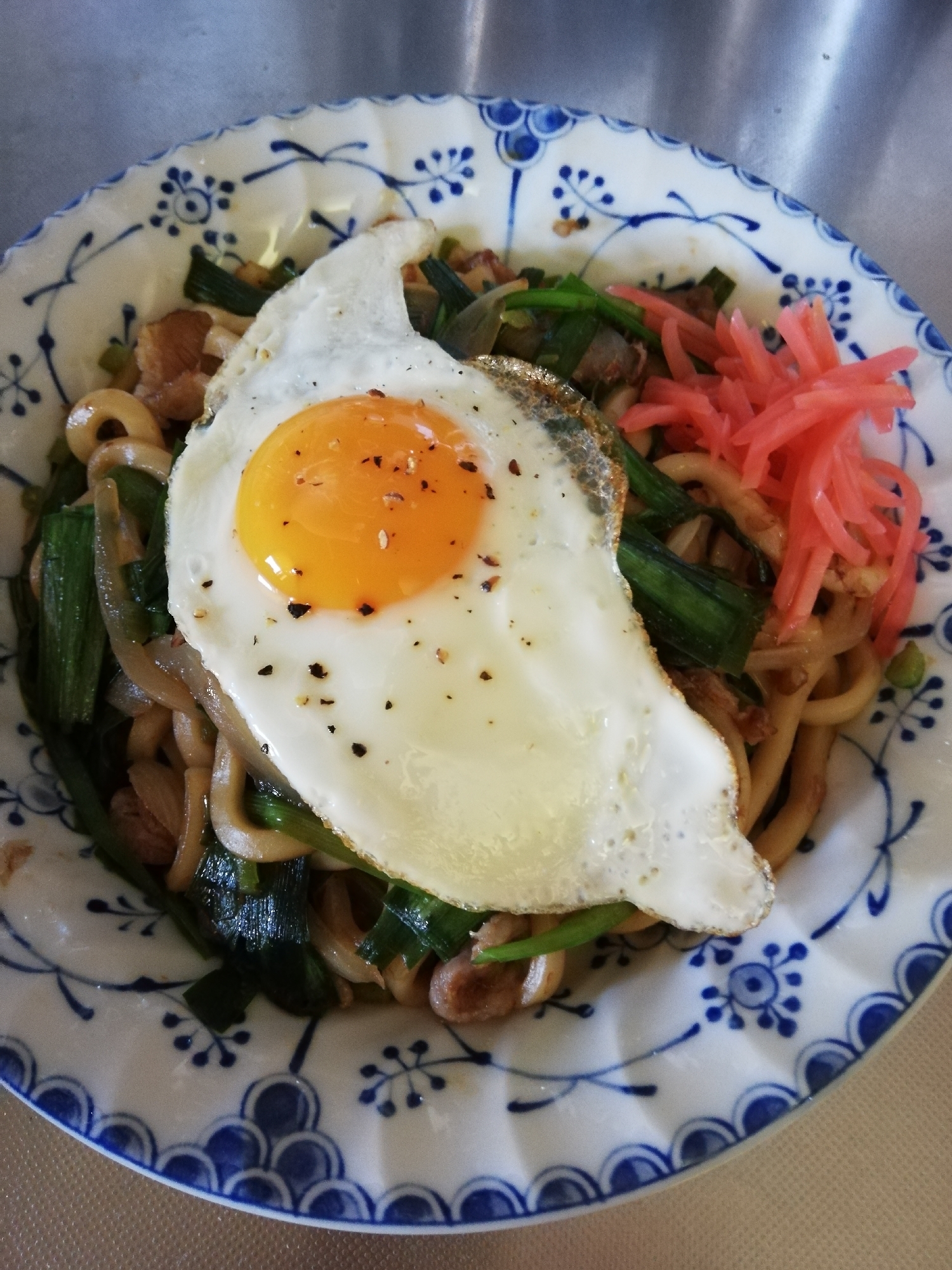 ニラ たっぷり焼きうどん