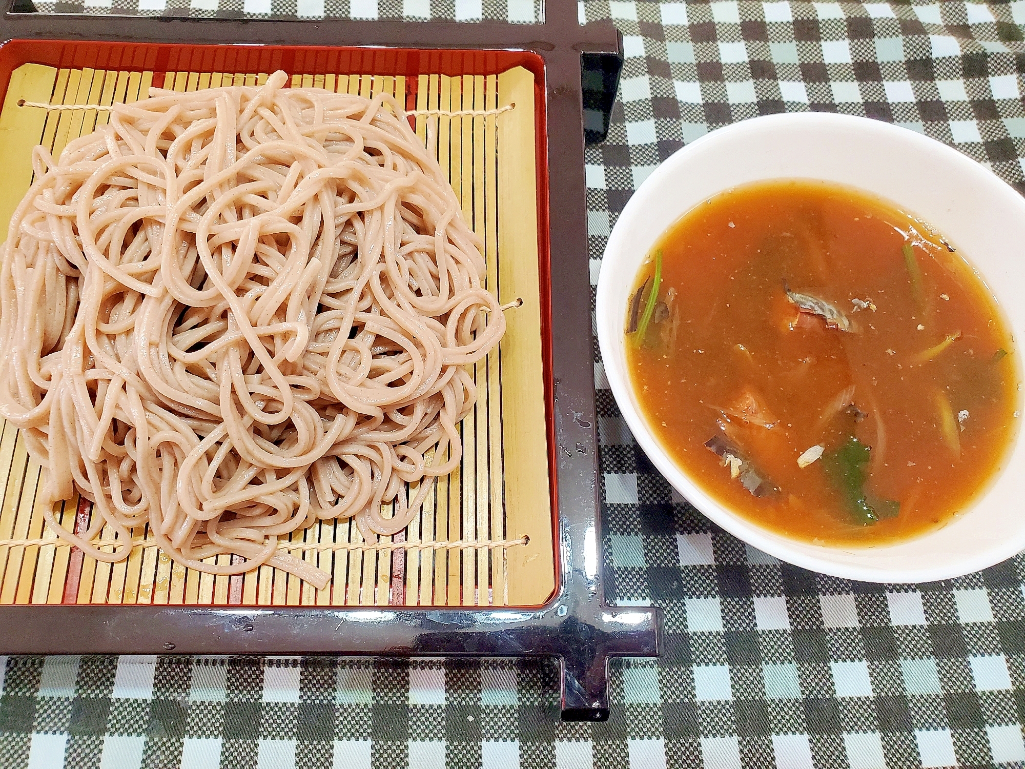 缶詰で簡単！さば味噌つけ蕎麦