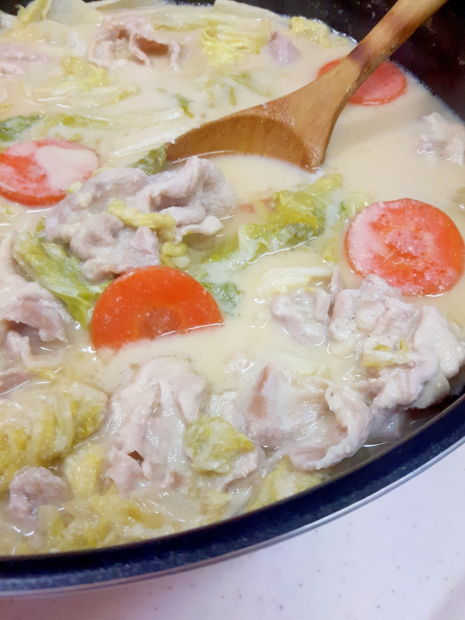 白菜と豚肉の酒粕豆乳鍋