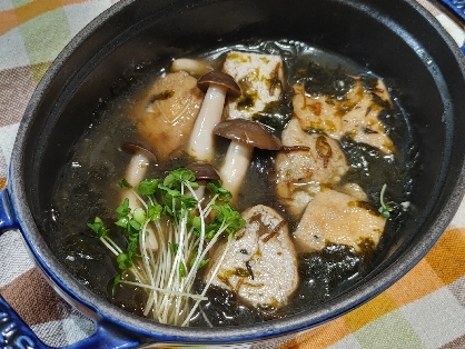 はい❢私はこちらを♪酸味&とろみ〜海苔溶かして旨味UP凄いですね♪もずくは長いままでそばの様にすすりましたw沖縄そば食べたい❣くわっちーさびたん(•ᵕᴗᵕ•)⁾