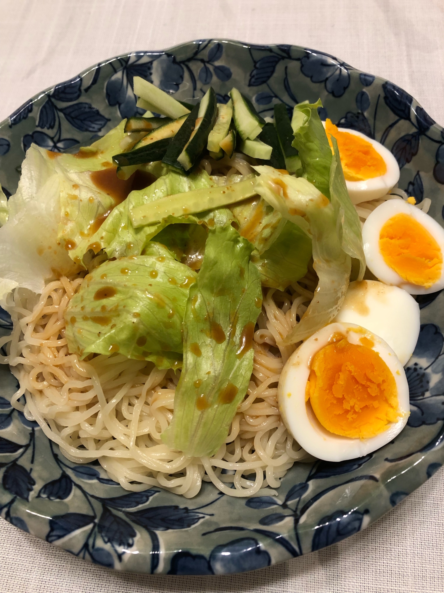 レタスときゅうりのサラダ冷やしラーメン レシピ 作り方 By ズボラでもおいしいごはんが食べたい 楽天レシピ
