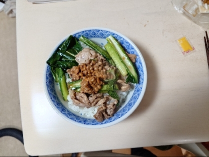 今日は小松菜丼を作りました。同じ豚肉を使った料理と言う事で作ったよレポートを送らせて頂きました。