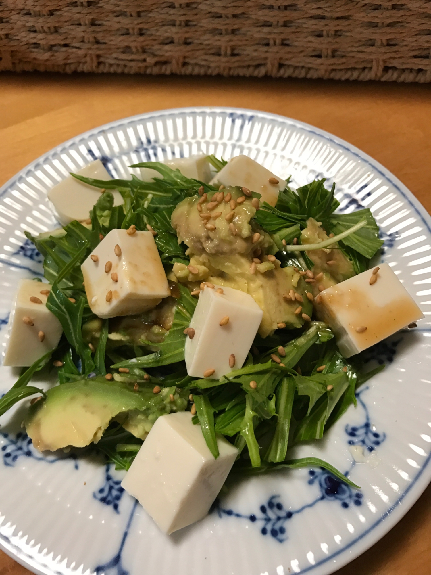 水菜とアボカド、豆腐のローストビーフソースサラダ