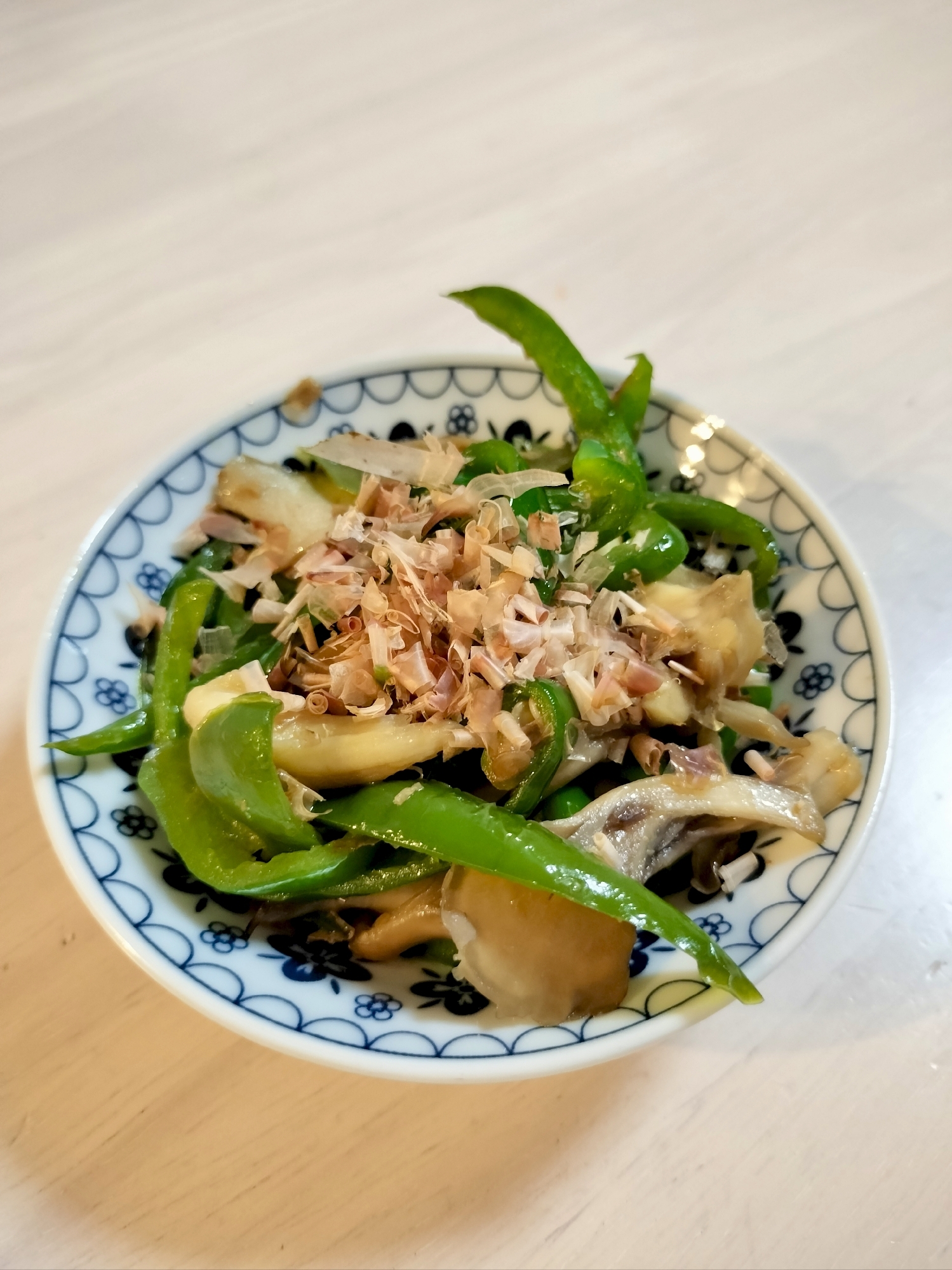 ピーマンと舞茸のめんつゆバター炒め
