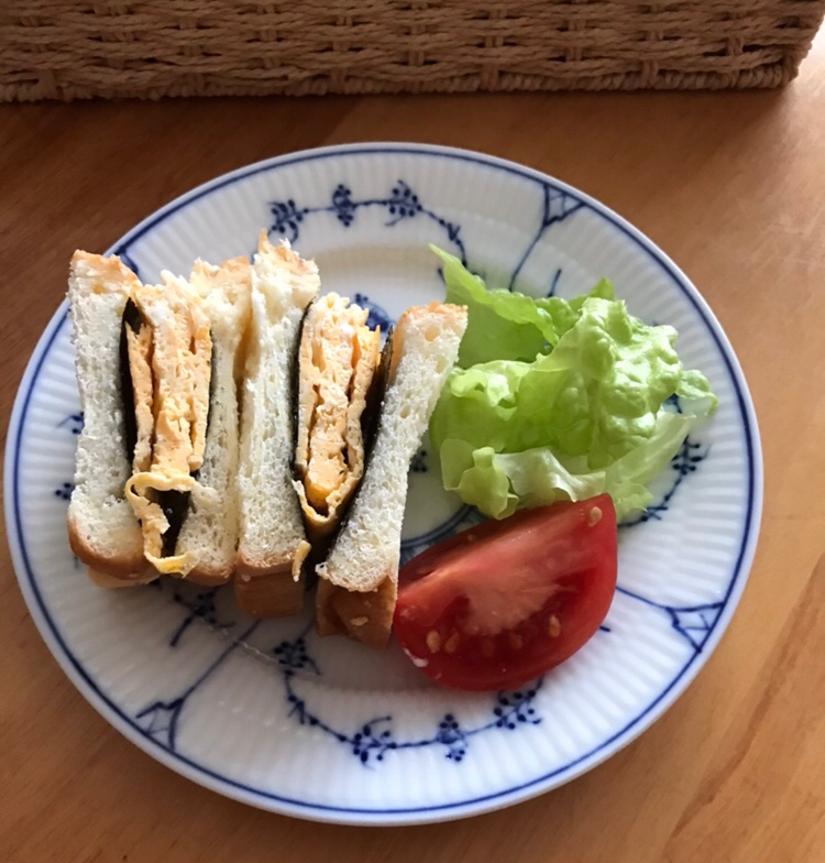 卵焼き海苔サンドの朝ごはん