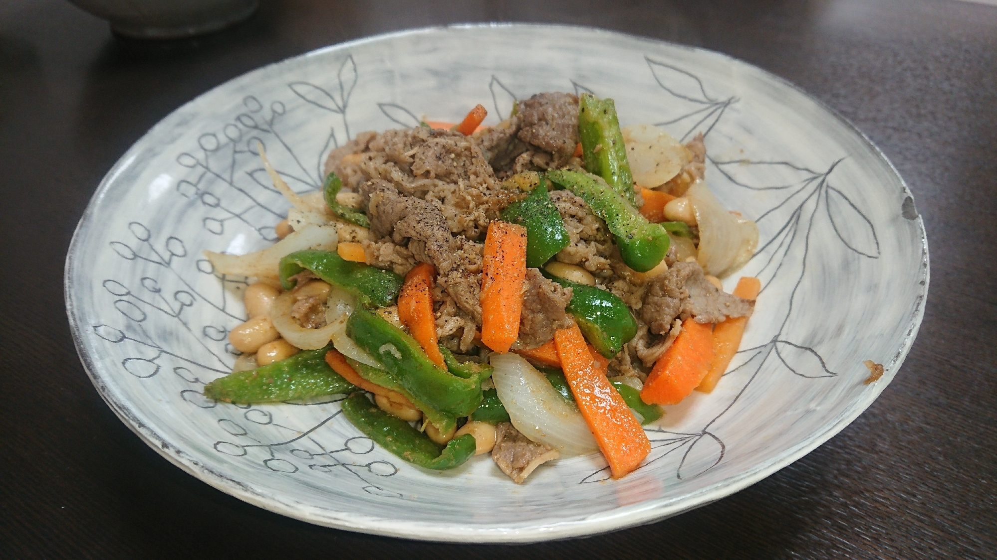 牛肉と蒸し大豆のスパイス炒め