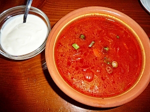 トマトとにんにくのスープwithサワークリーム
