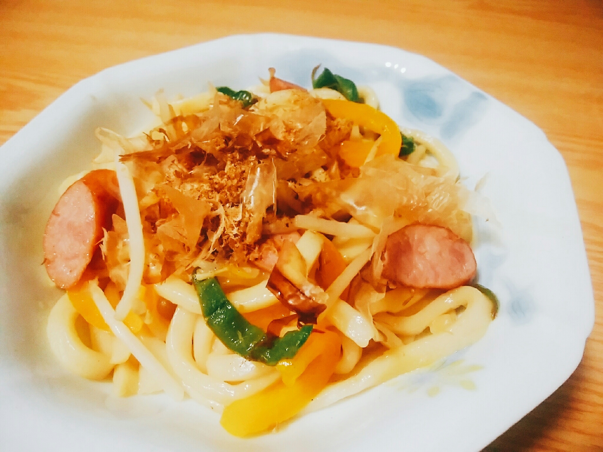 ピーマンとパプリカともやしの焼きうどん