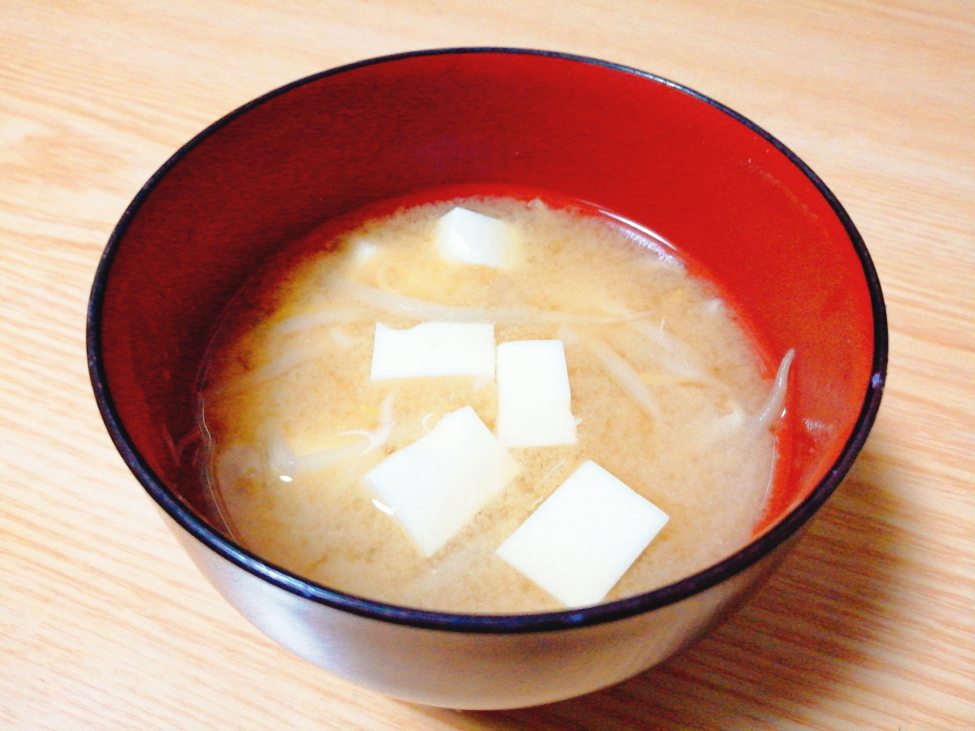 豆腐ともやしの味噌汁