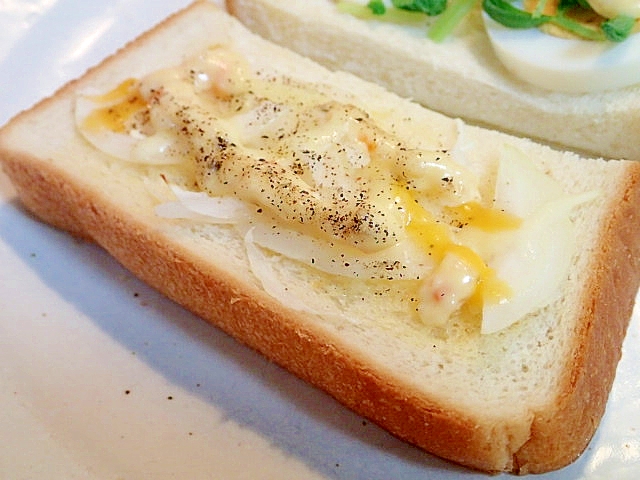 玉ねぎとチーズのスパイシートースト
