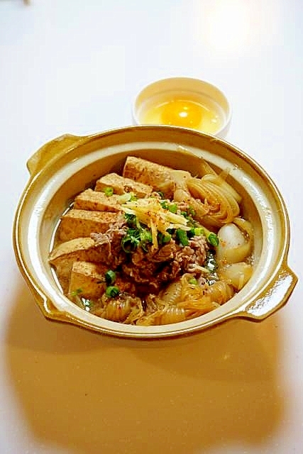ご飯がすすむこと間違いなし！新玉ねぎと牛肉のすき煮