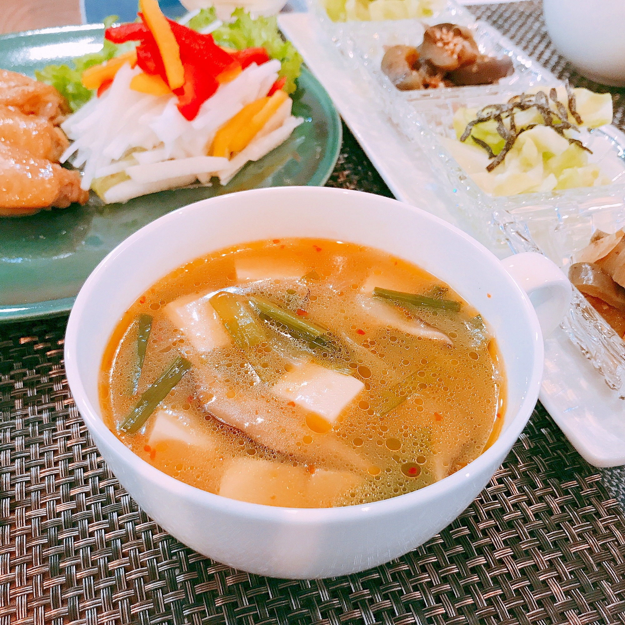 温まる♡豆腐とニラのピリ辛スープ