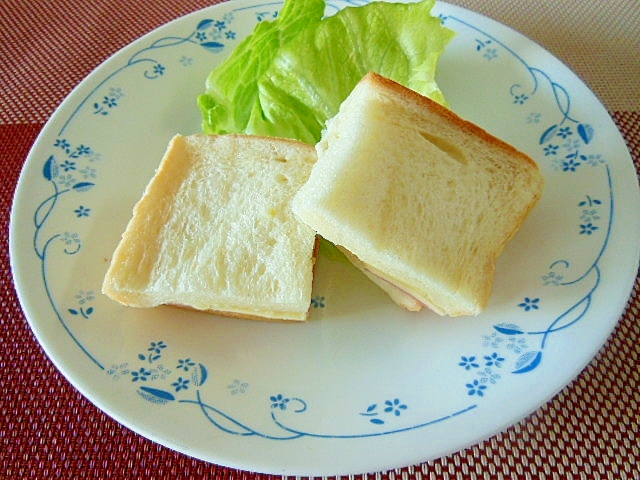 ハムと道産チーズのサンドイッチ
