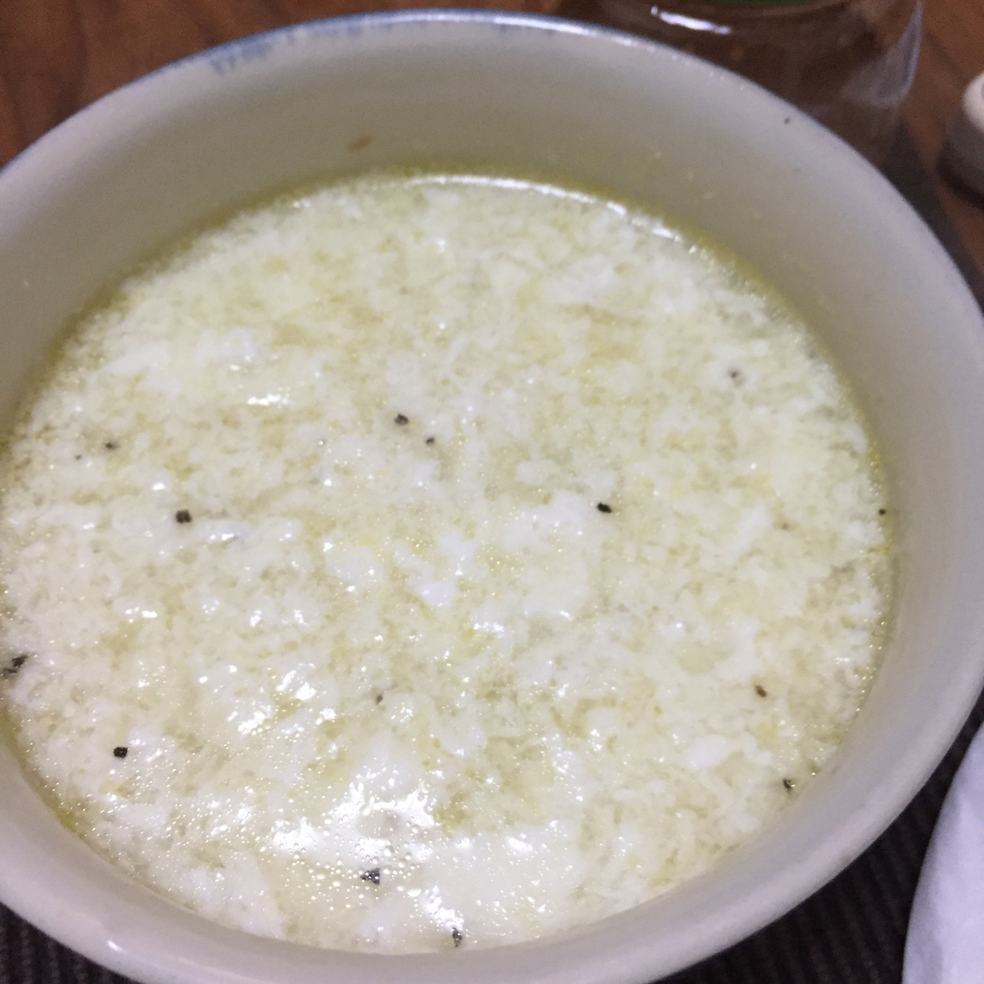 カルボナーラで残った卵白のスペイン風スープ