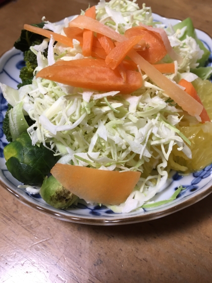 トマトブロッコリーレタスのサラダ