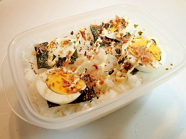 味付海苔とゆで卵のお弁当ご飯