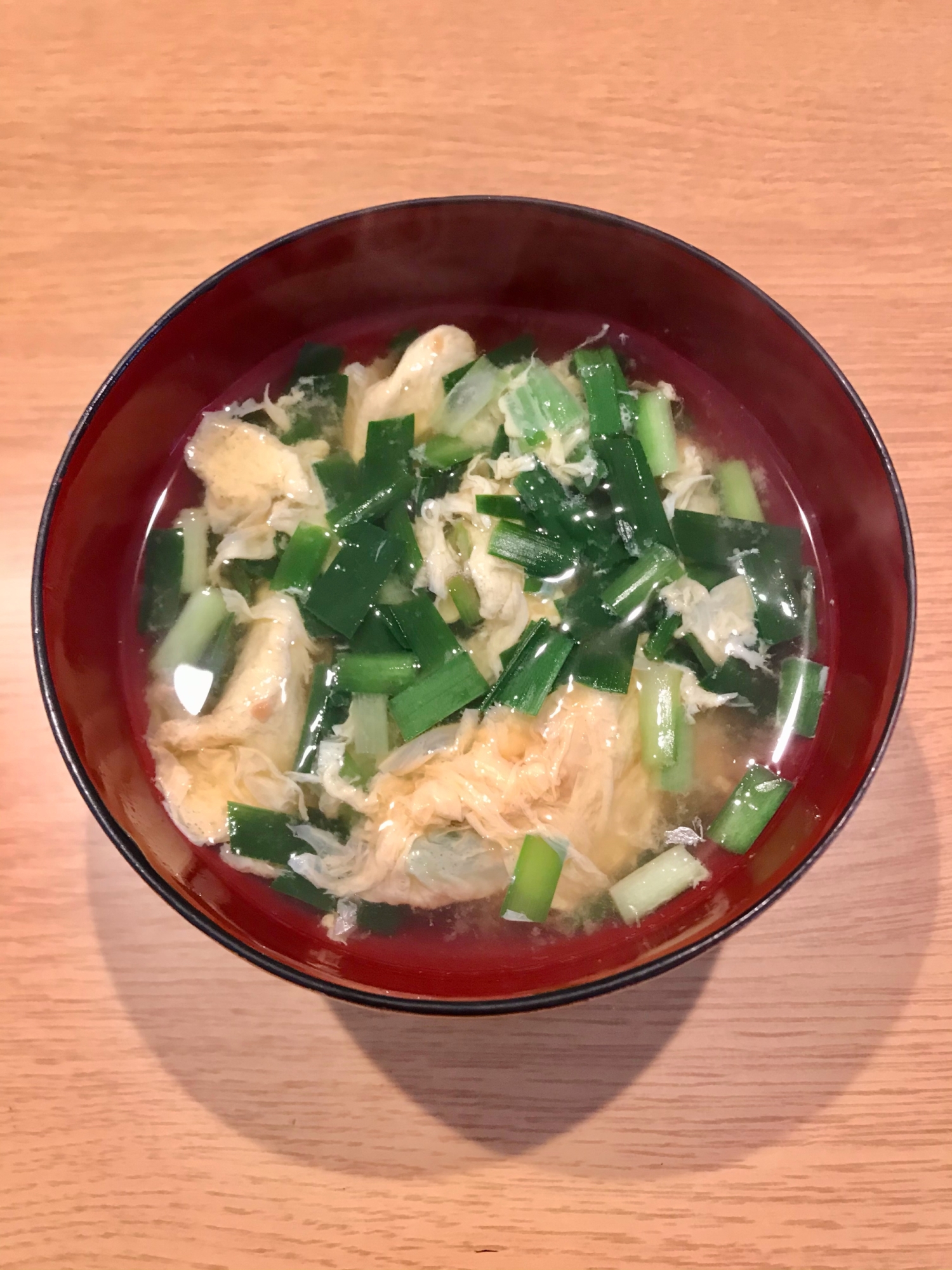 ニラと溶き卵の味噌汁