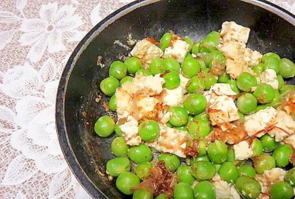 豆腐とグリンピースの鰹節炒め