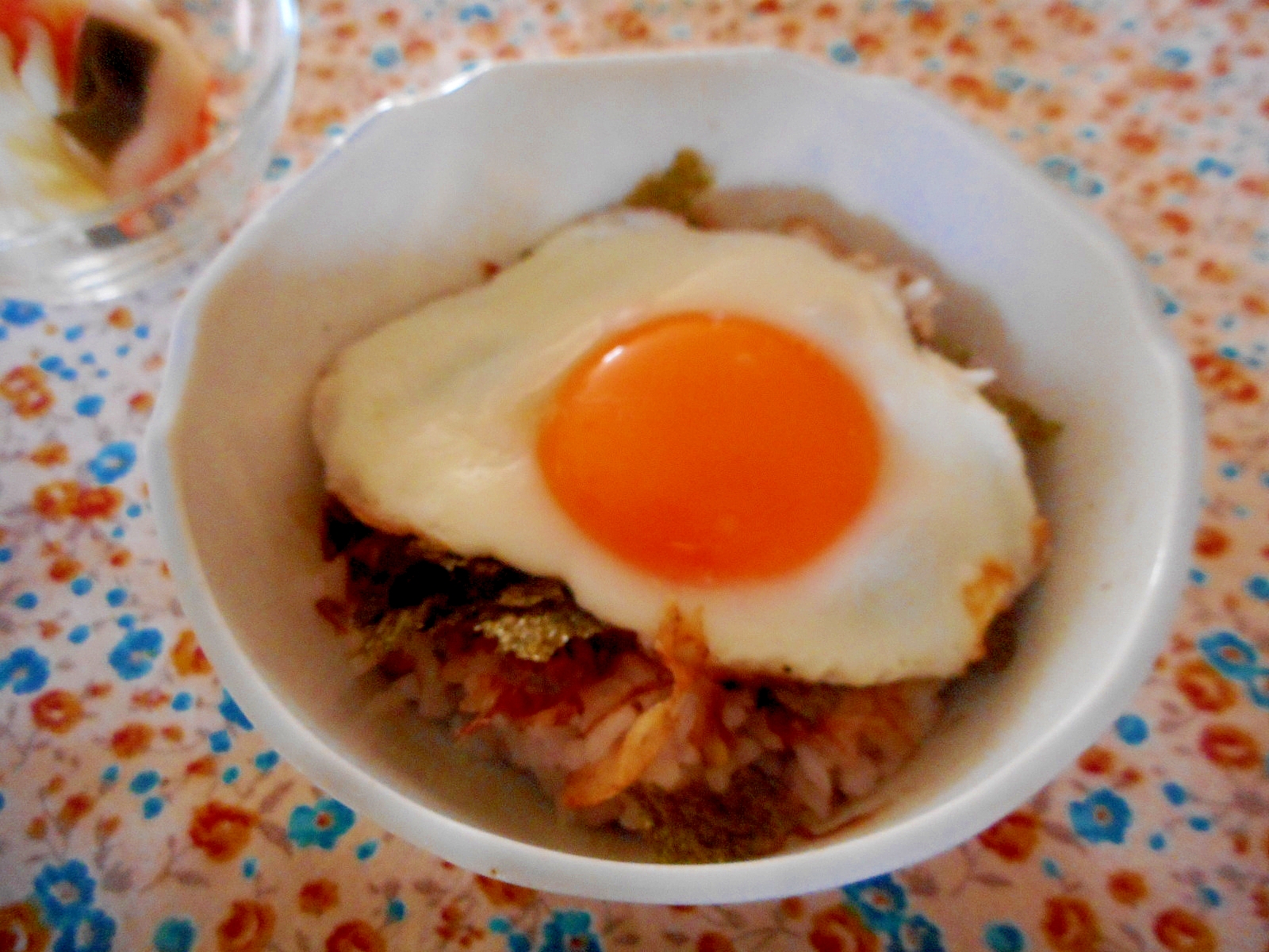 海苔おかか目玉焼き丼