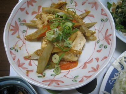 豆腐とゴボウの炒め物