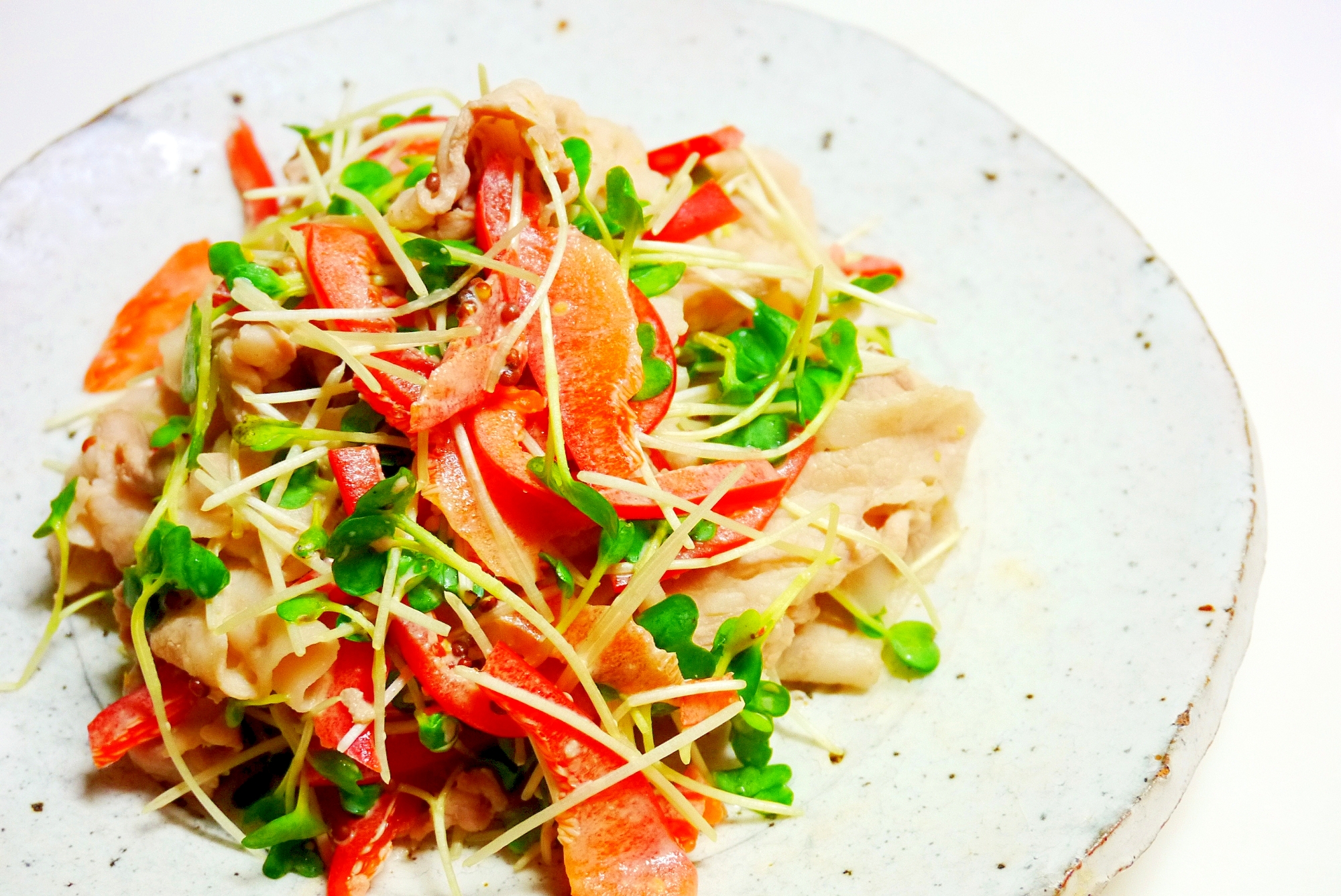 カラフル パプリカ かいわれ入り豚しゃぶサラダ レシピ 作り方 By ジョンジョン 楽天レシピ カラフル パプリカ かいわれ入り豚しゃぶサラダ レシピ 作り方 By ジョンジョン 楽天レシピ