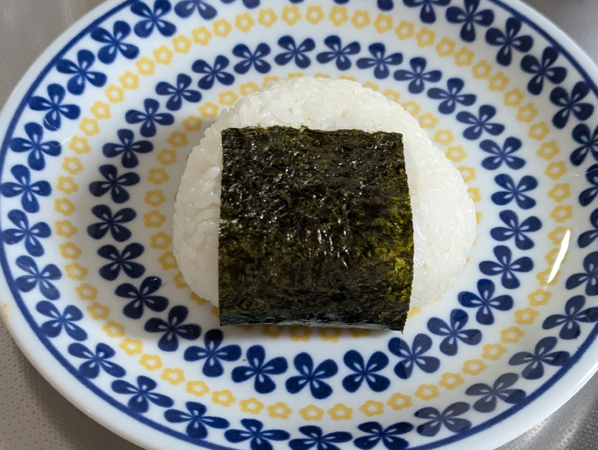 ごまマヨおかかおにぎり