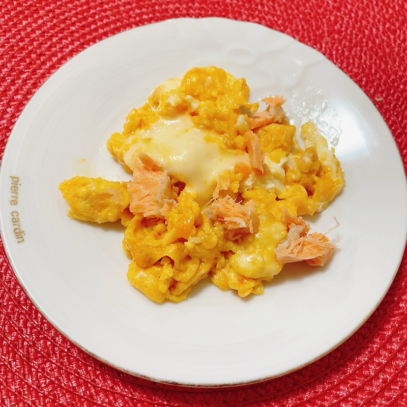 鮭チーズ♪スクランブルエッグ(・)))・・・♡