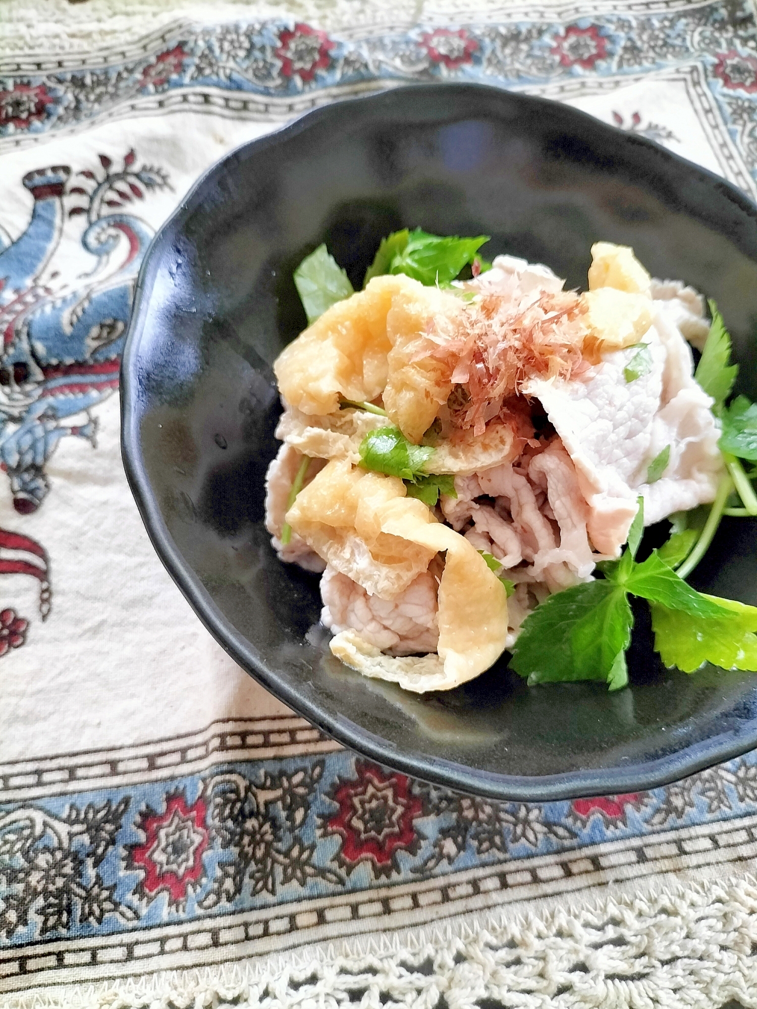 柔らか豚肉と油揚げの梅三つ葉風味♩