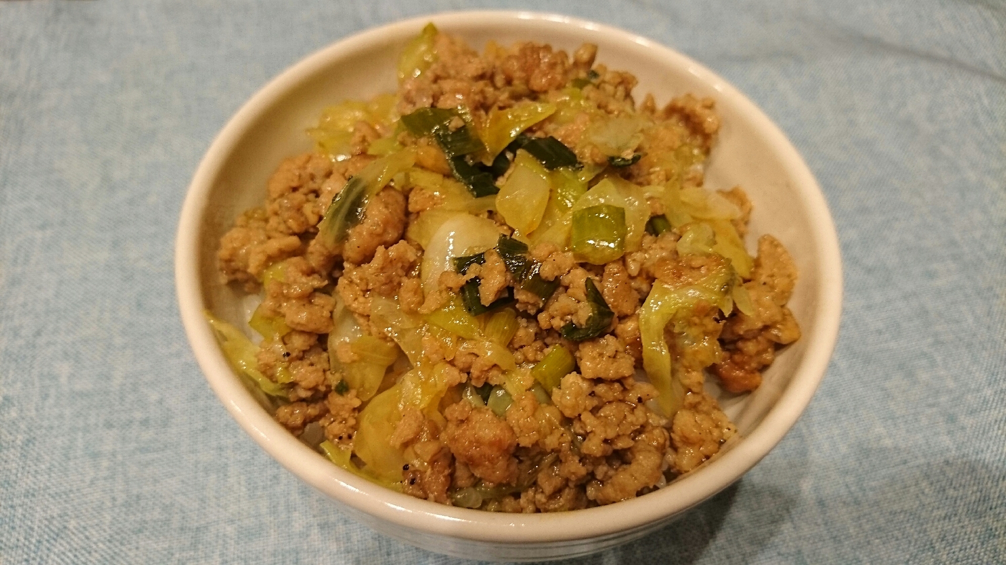 豚ひき肉とキャベツの餃子丼