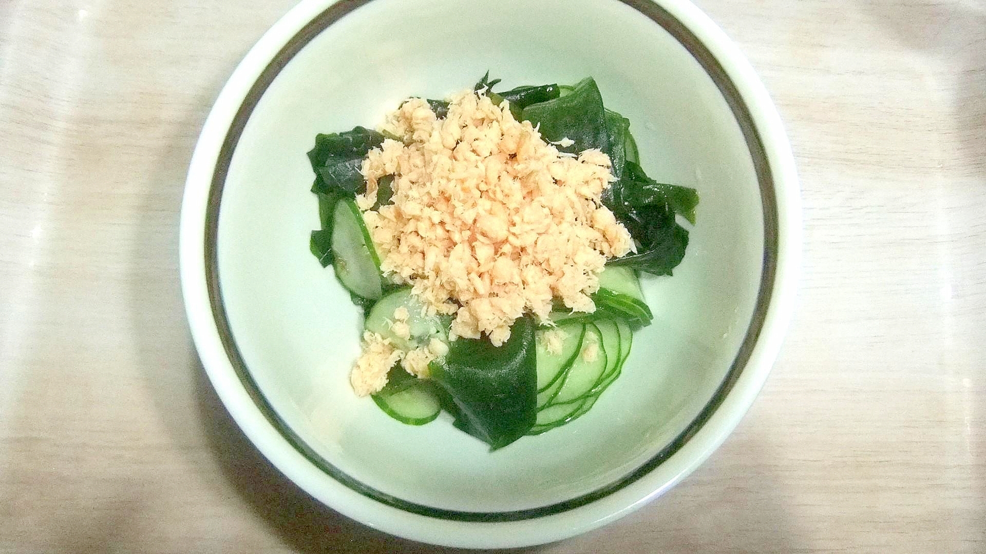 きゅうりと鮭ほぐしの和え物