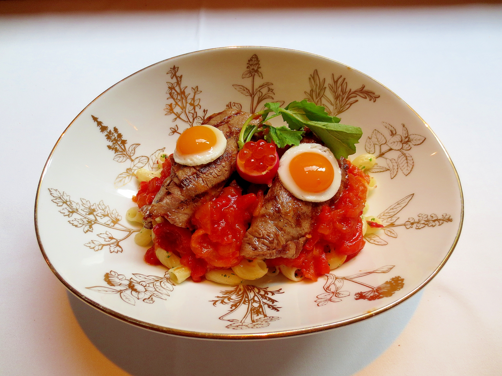 宮崎牛グリエとマカロニ丼　ピペラード添え