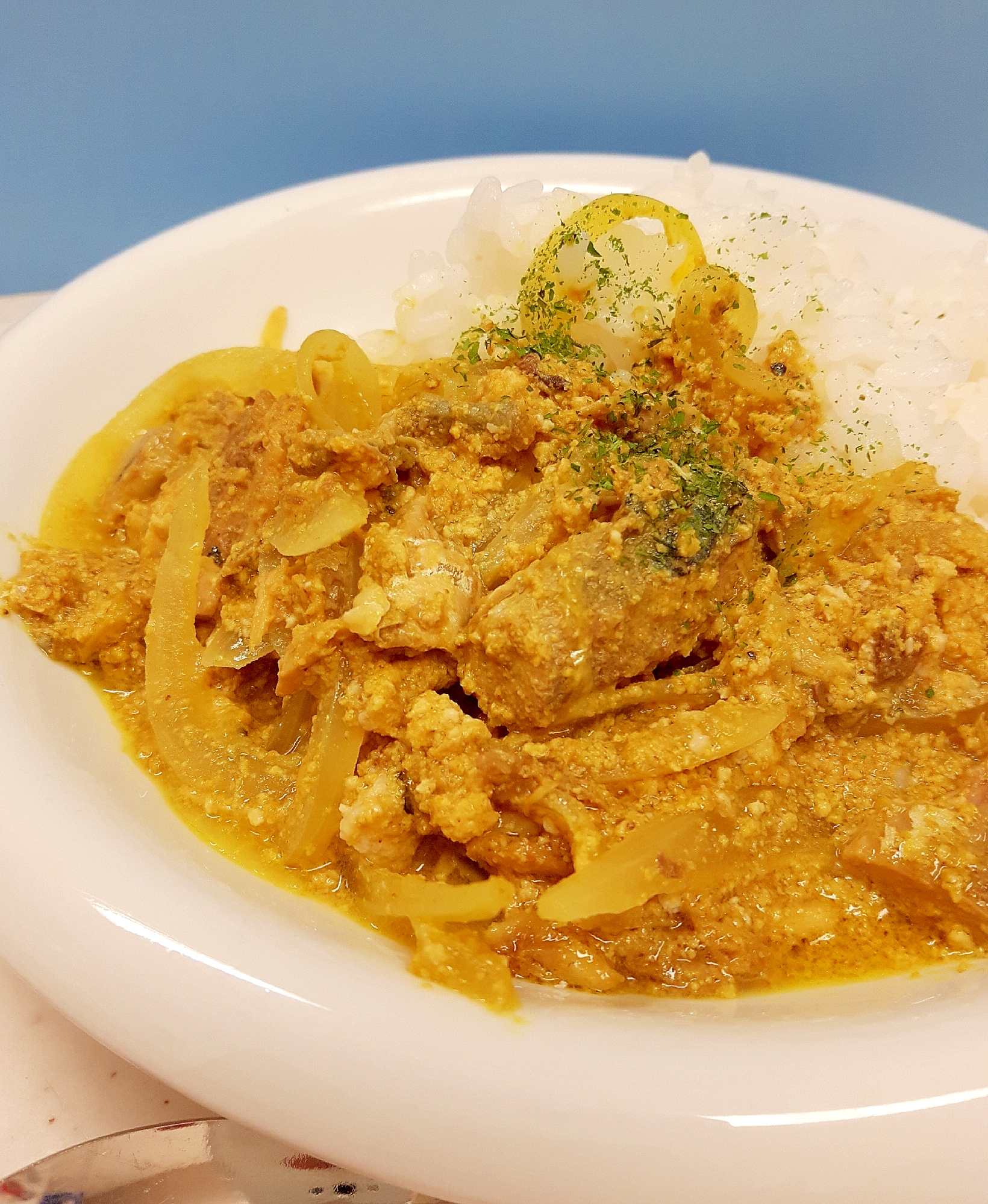 電子レンジで！(^^)玉ねぎとサバ缶の胡麻カレー♪