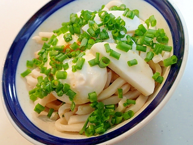 温泉卵と蒲鉾のだし醤油かけうどん♬