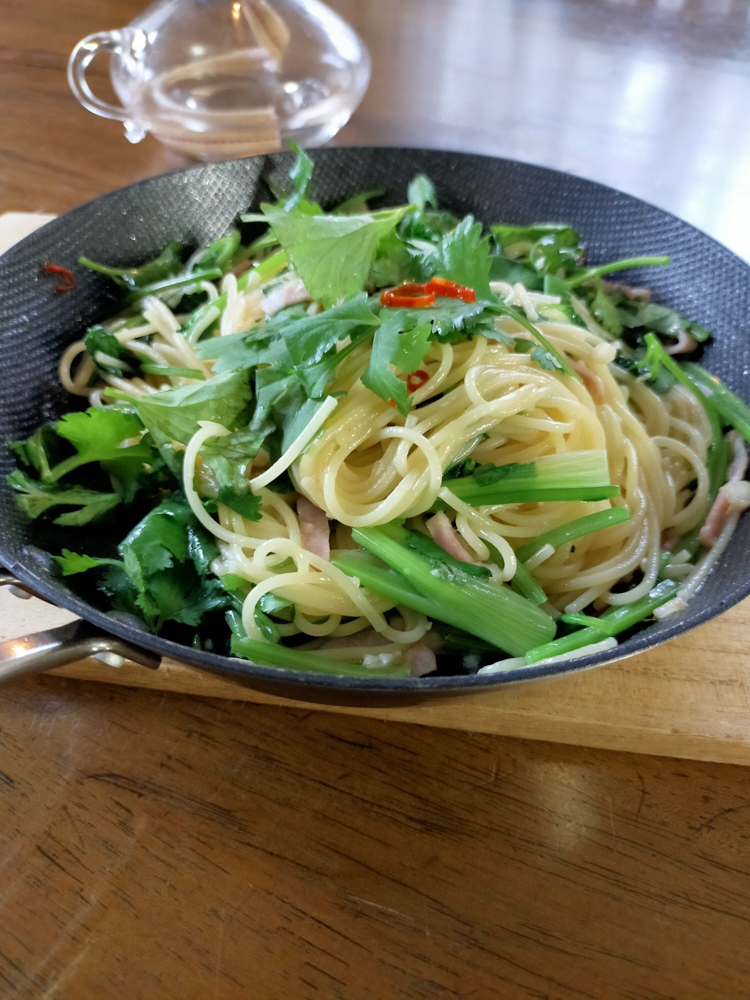 ベーコンとパクチーのワンポットパスタ