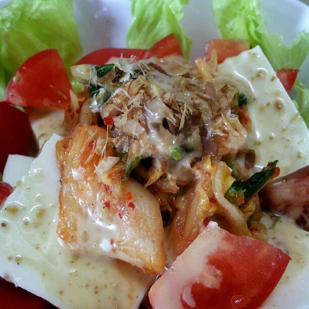 豆腐にキムチ☆ゴマドレで美味しいヘルシーサラダ♪