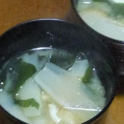 お豆腐と大根でほのぼの美味しいお味噌汁♪
信州味噌の甘口で作りました。
ごちそうさま！！