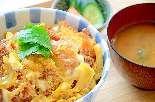 隠し味の生姜で爽やか♪カツ丼