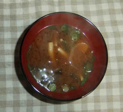母の日に茸と新玉ねぎの味噌汁